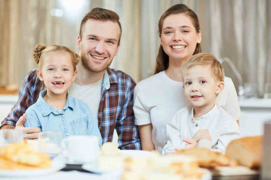 dinner-family-life-insurance